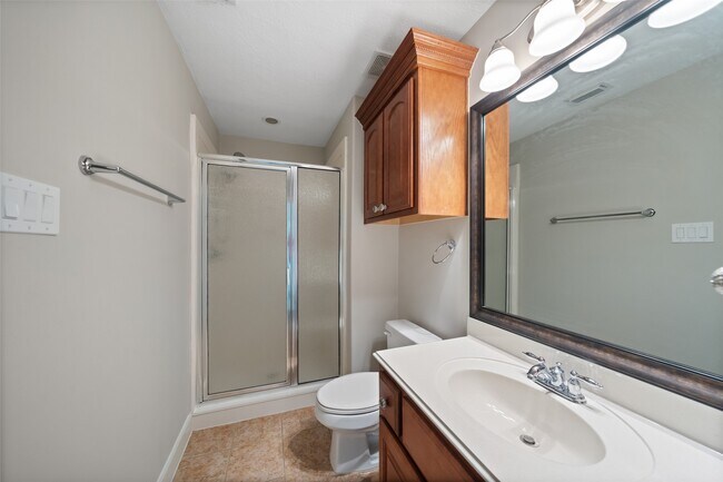 Building Photo - 390 Wedgewood Dr W