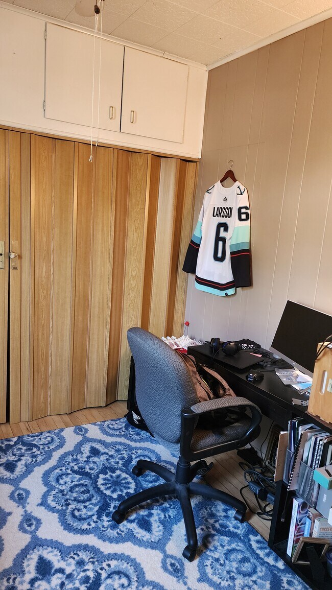 Building Photo - 1410 Breda Ave