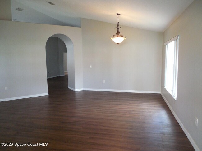 Building Photo - 5272 Outlook Dr