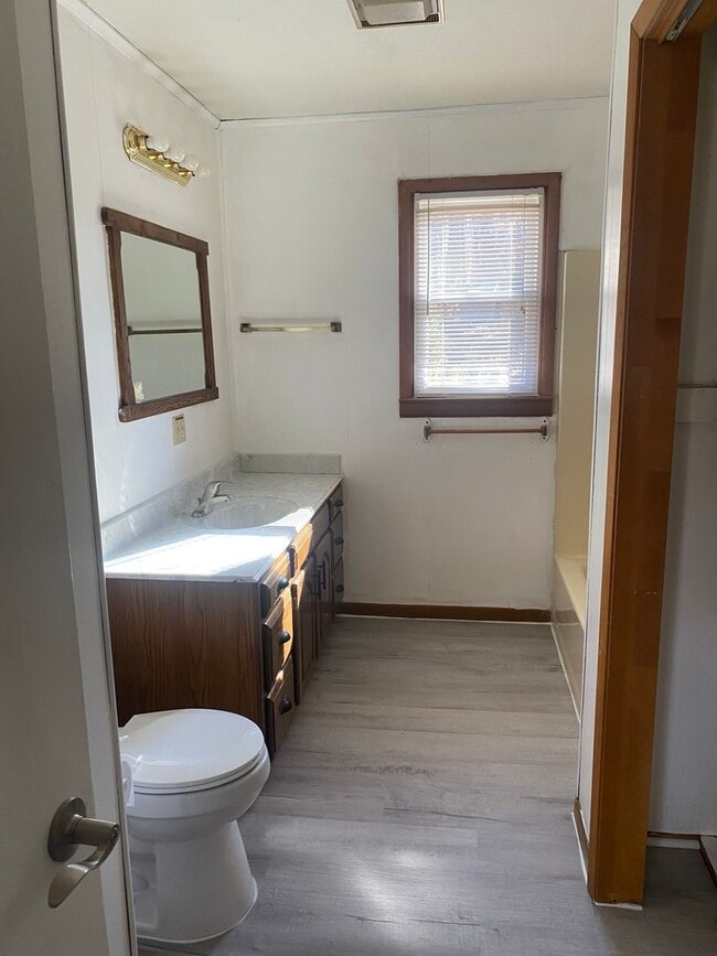 Building Photo - 2/1 Duplex for rent