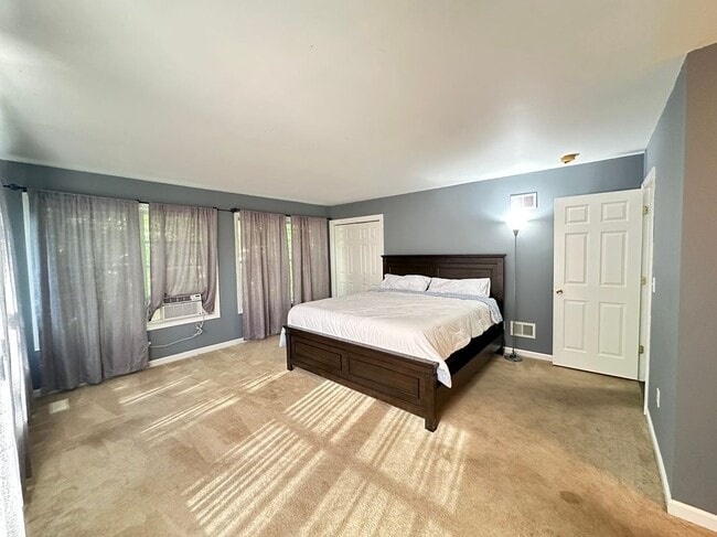 Building Photo - 1094 Porter Dr