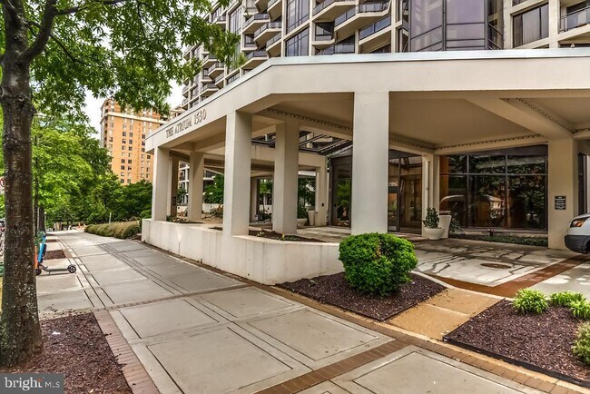 Building Photo - 1530 Key Blvd