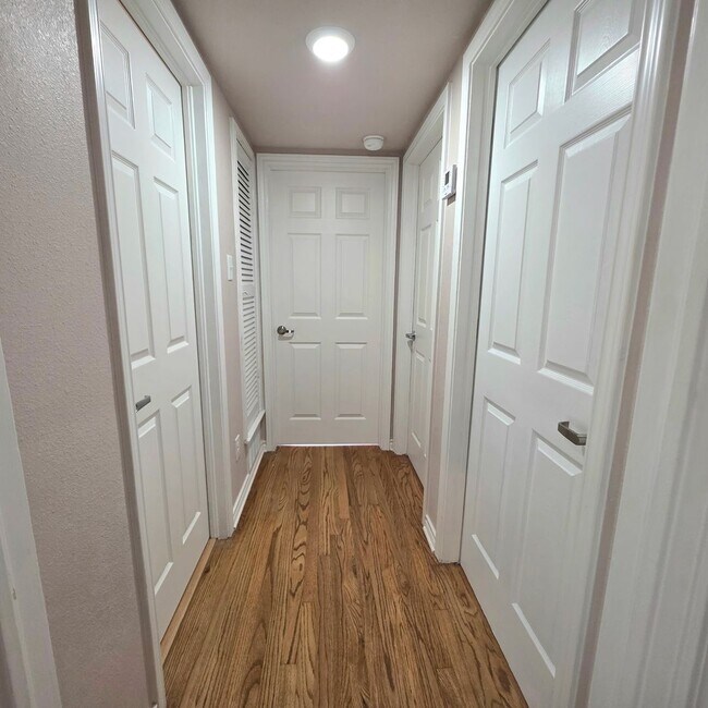 Building Photo - Charming remodeled 3-bedroom home for lease!