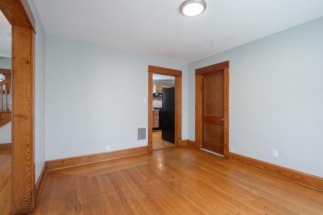 Building Photo - 614 Hoosick St