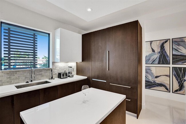 Building Photo - 3040 N Ocean Blvd
