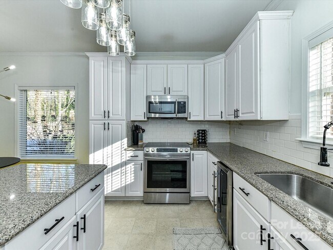 Building Photo - 6915 Pleasant Dr