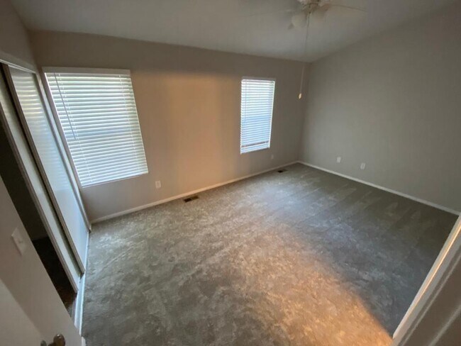 Building Photo - 1806 Queen Anne Ct