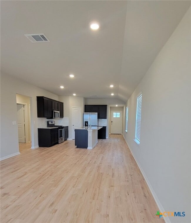 Building Photo - 417 Shiner Ln