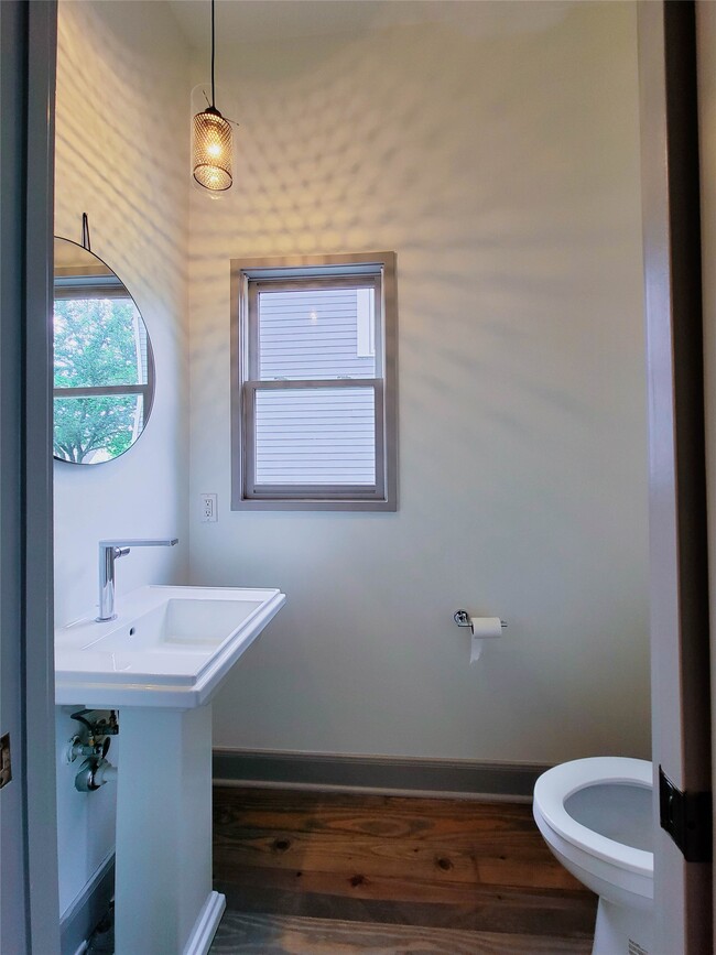 Building Photo - 917 Herkimer St