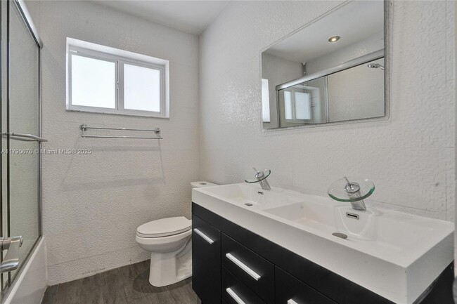Building Photo - 9240 SW 54th St