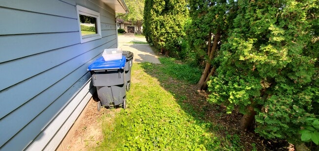 Building Photo - 1163 Higgins Ave