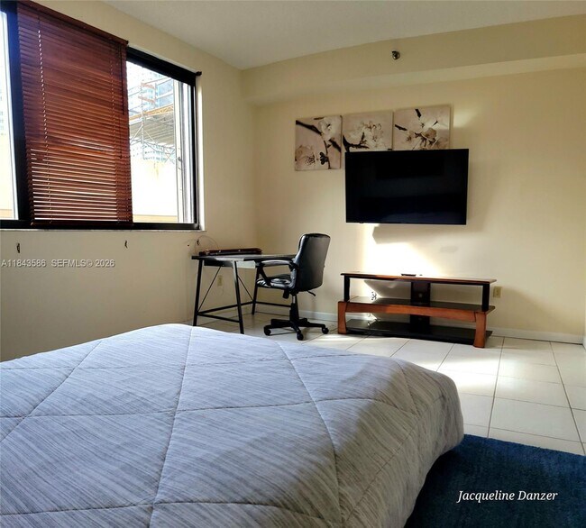 Building Photo - 540 Brickell Key Dr