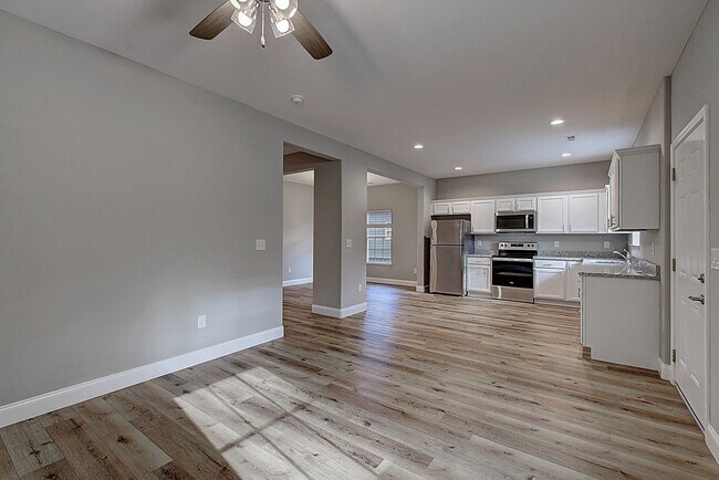 Building Photo - Newer construction single family home for lease!
