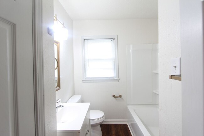 Building Photo - New On The Market! Totally Renovated! Chec...