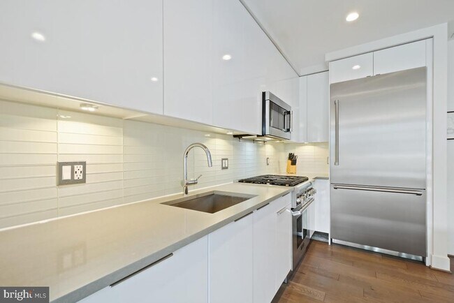 Building Photo - 45 Sutton Square SW