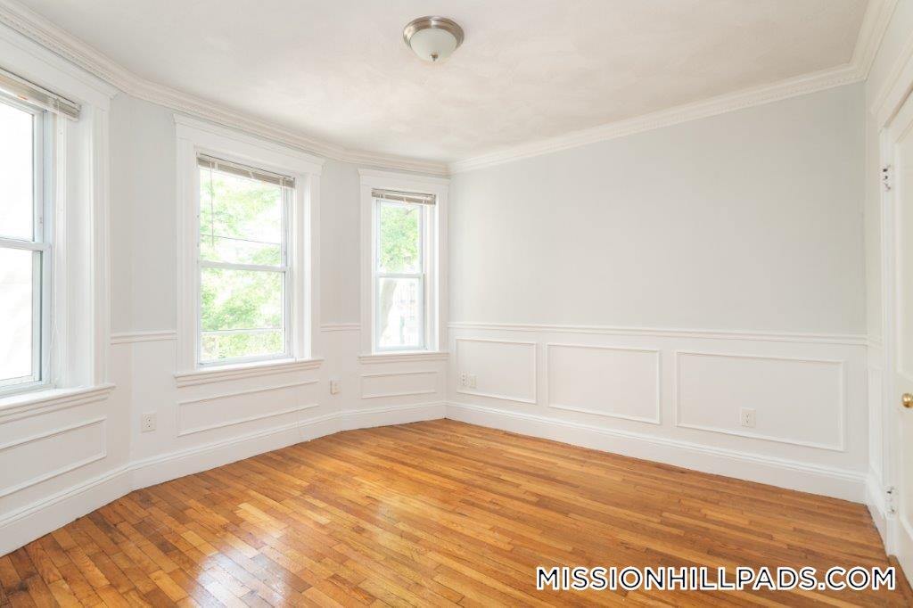 Building Photo - 49 Worthington St