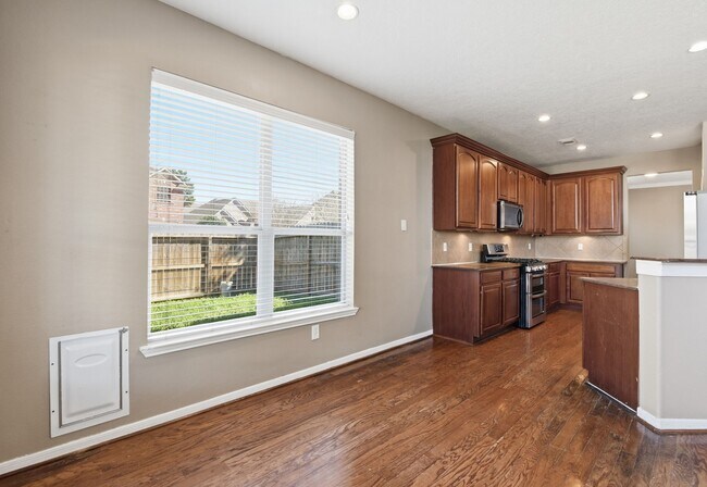 Building Photo - 13902 Oneida Ct