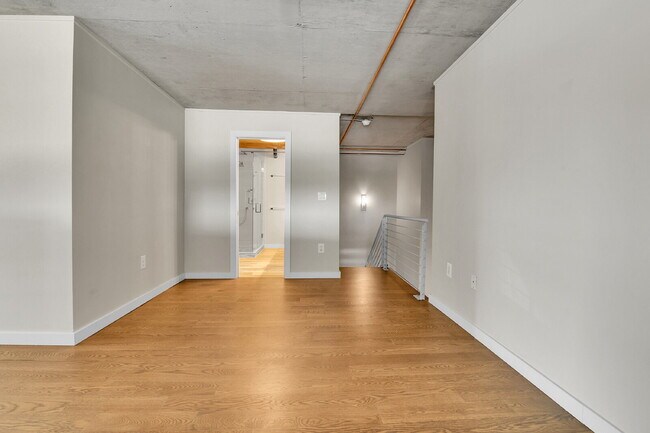 Building Photo - $3,100 - 2 Bed, 2 Bath Lofted Condo in Den...
