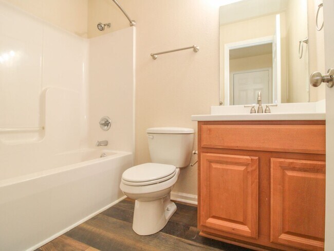 Building Photo - Modern and updated home in desirable East ...