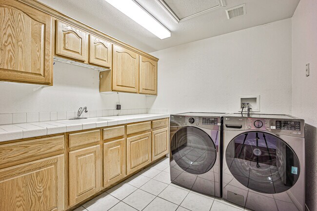 Building Photo - 6025 Egan Crest Dr