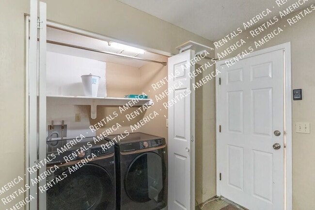 Building Photo - 10327 N Mineral Spring Ln