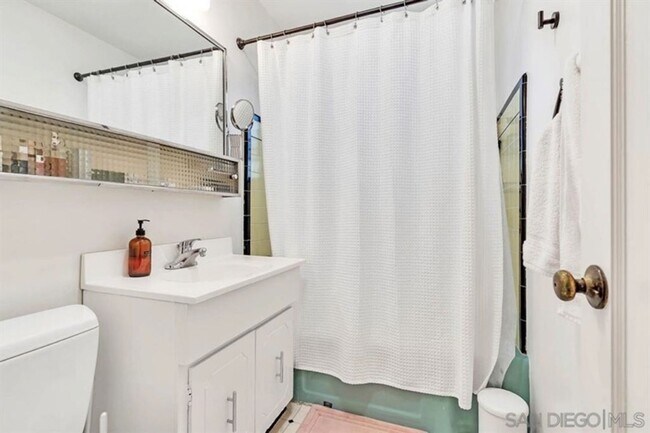 Building Photo - Charming Cottage in College East - Available Beginning of July 2026
