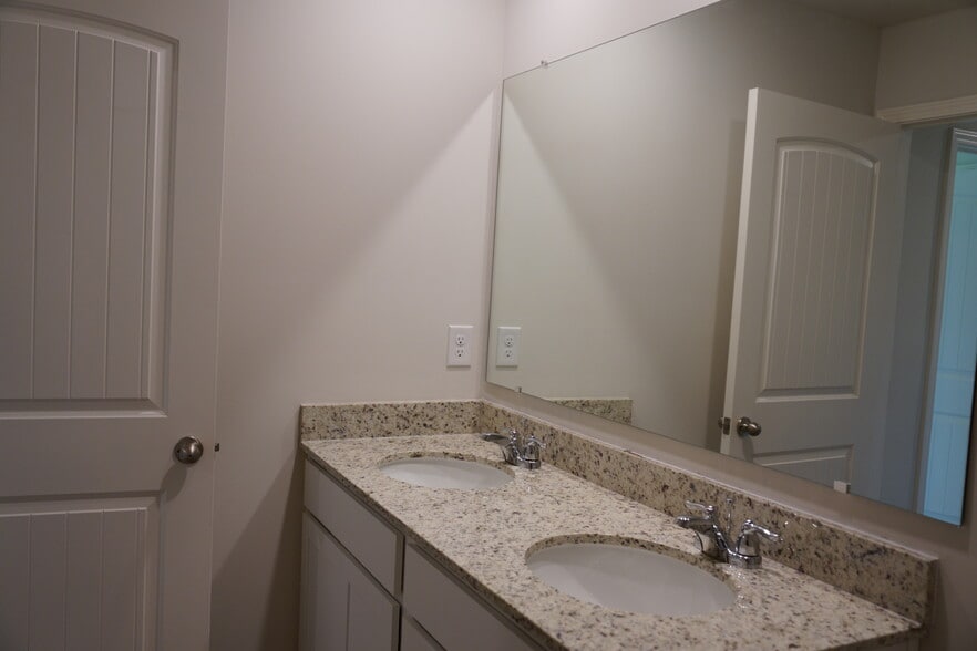 Double vanity secondary shower - 265 Deerberry Dr