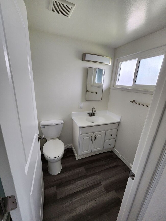 Building Photo - Newly Remodeled 3-Bedroom, 2-Bathroom Home...