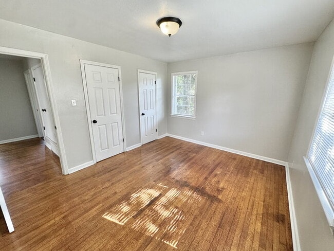 Building Photo - 3176 Beauchamp Dr