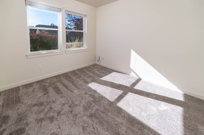 Building Photo - 3667 SW Pumice Stone Ave