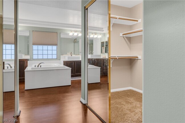 Building Photo - 3069 Regal Cove St