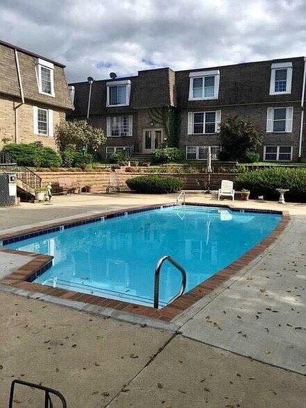 Primary Photo - 1120 E 6th St