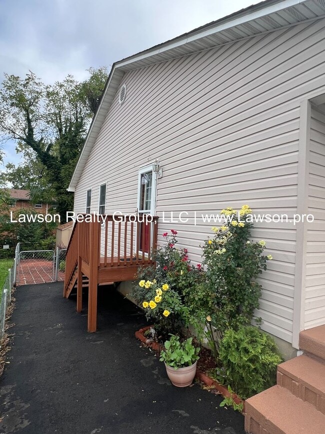 Building Photo - One Level Living in Vinton!