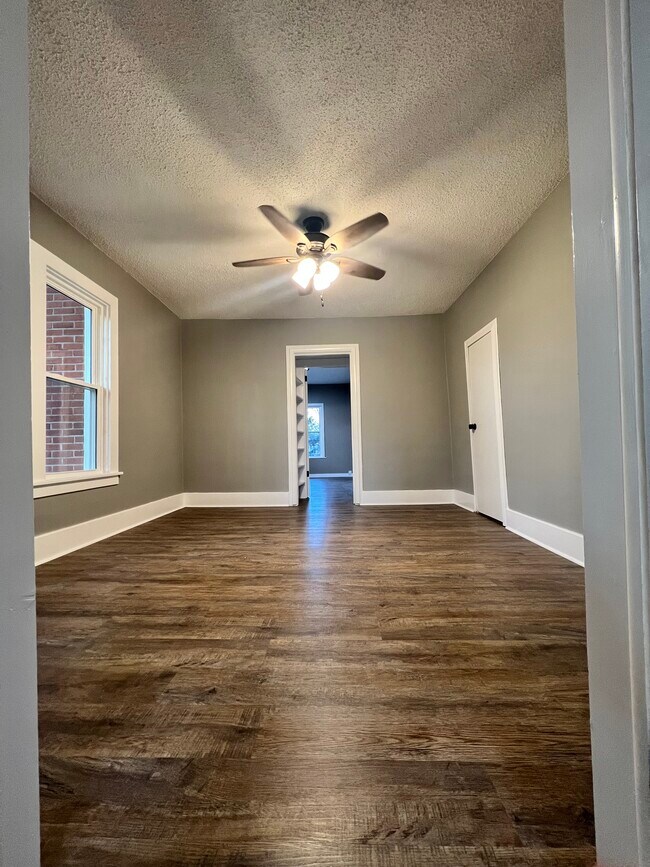 Building Photo - 425 Ellicott St