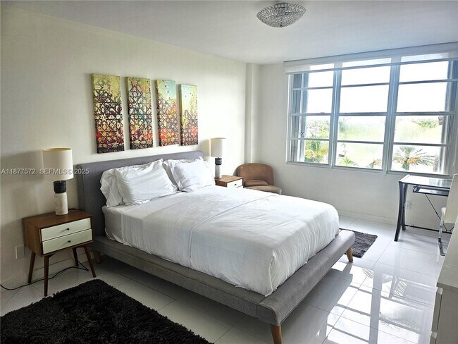 Building Photo - 5161 Collins Ave