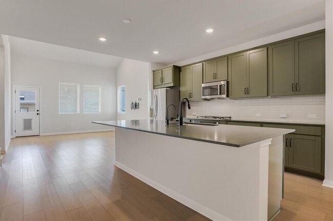 Building Photo - 168 Kings Cyn Dr