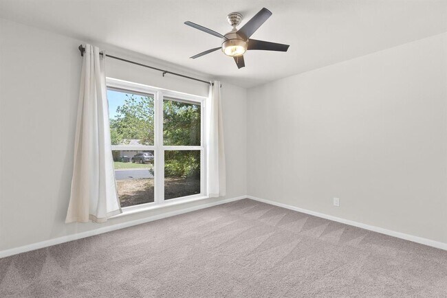 Building Photo - 501 Arbor Ln