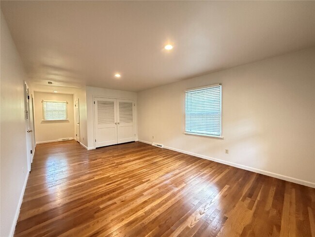 Building Photo - 1133 Westmoor Pl