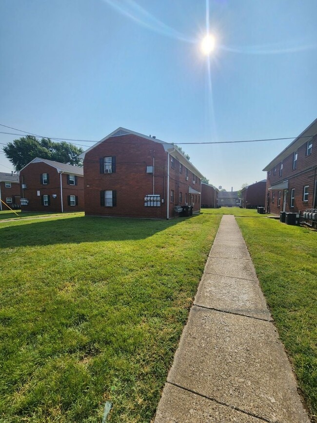 Building Photo - 1013 St Paul Ct