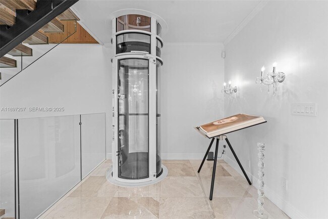 Building Photo - 6124 Paradise Point Dr