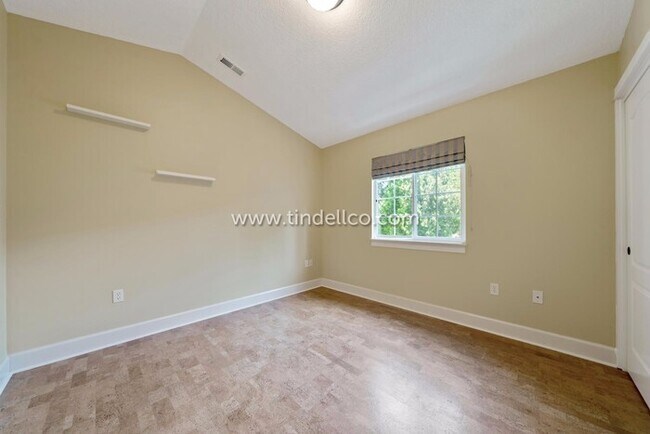 Building Photo - Amazing Eastmoreland Home Near Sellwood wi...