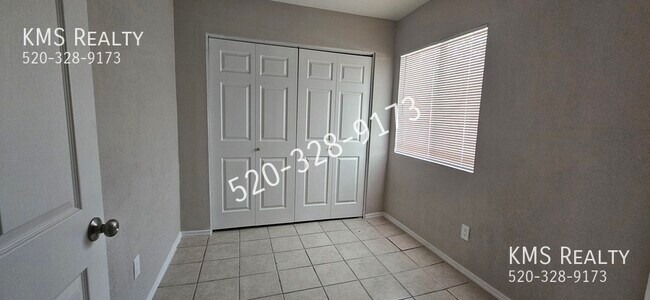 Building Photo - 1577 W Aztec Ct