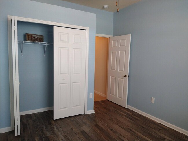 Building Photo - 490 Bismarck Way