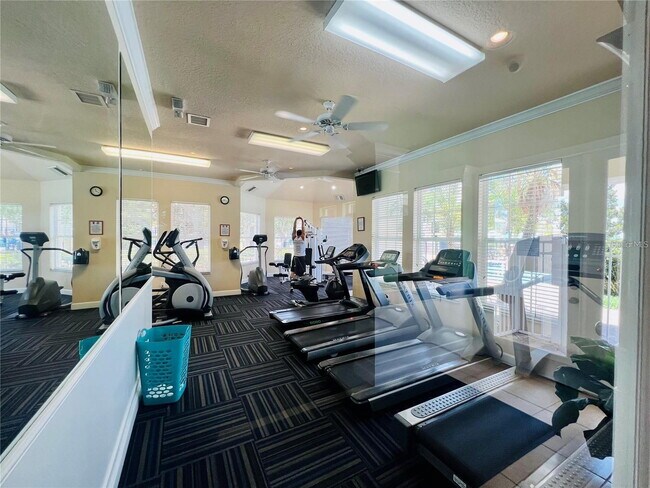 Building Photo - 2413 Silver Palm Dr