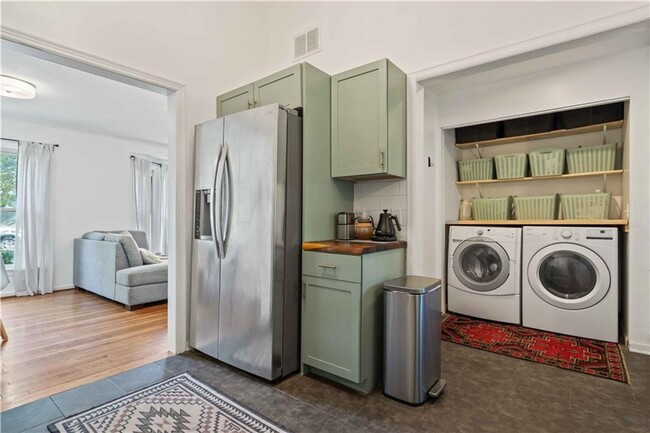 Building Photo - Charming Prairie Village Ranch + Designer ...