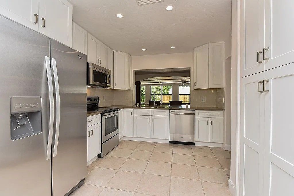 Building Photo - 2608 Sheridan Dr