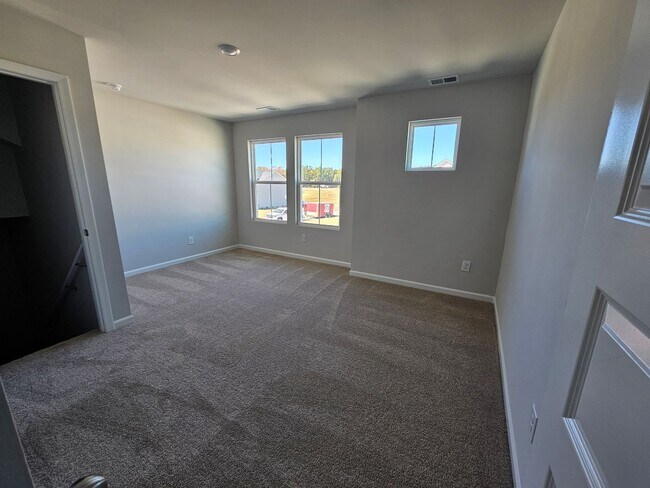 Building Photo - 2033 Wild Indigo Circle NW