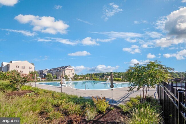 Building Photo - 7843 Otterbein Way