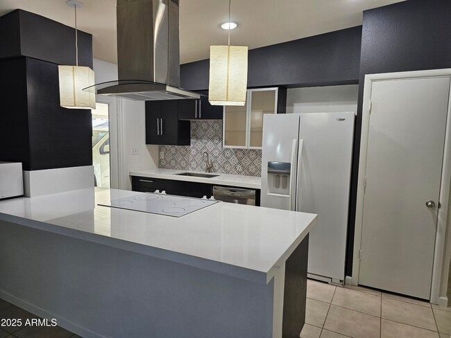 Building Photo - 2428 E La Jolla Dr