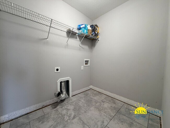 Building Photo - 8565 Holley Hills Cir